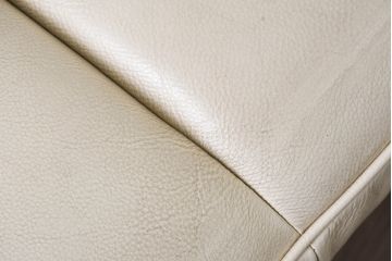 中古　美品　カリモク家具(karimoku)　Chitano(チターノ)　レザー(本革)　シンプルながら洗練されたデザインが美しい2人掛けソファ(2P、二人掛け、アームソファ)(定価約32万円)(R-083585)