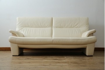 中古　美品　カリモク家具(karimoku)　Chitano(チターノ)　レザー(本革)　シンプルながら洗練されたデザインが美しい2人掛けソファ　定価約32万円相当　(R-083585)