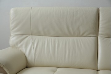 中古　美品　カリモク家具(karimoku)　Chitano(チターノ)　レザー(本革)　シンプルながら洗練されたデザインが美しい2人掛けソファ　定価約32万円相当　(R-083585)