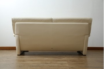 中古　美品　カリモク家具(karimoku)　Chitano(チターノ)　レザー(本革)　シンプルながら洗練されたデザインが美しい2人掛けソファ　定価約32万円相当　(R-083585)