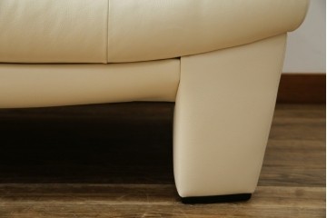 中古　美品　カリモク家具(karimoku)　Chitano(チターノ)　レザー(本革)　シンプルながら洗練されたデザインが美しい2人掛けソファ　定価約32万円相当　(R-083585)