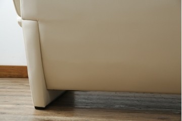 中古　美品　カリモク家具(karimoku)　Chitano(チターノ)　レザー(本革)　シンプルながら洗練されたデザインが美しい2人掛けソファ　定価約32万円相当　(R-083585)