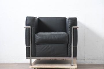 中古　美品　IDC大塚家具　ル・コルビュジエデザイン 　グランコンフォール LC2 　端正な造形美が際立つスチールフレームの名作1人掛けソファ(1P、一人掛け、レザーソファ、モダンソファ、デザイナーズソファ)(定価約40万円)(R-083586)