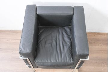 中古　美品　IDC大塚家具　ル・コルビュジエデザイン 　グランコンフォール LC2 　端正な造形美が際立つスチールフレームの名作1人掛けソファ(1P、一人掛け、レザーソファ、モダンソファ、デザイナーズソファ)(定価約40万円)(R-083586)