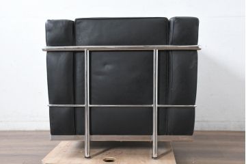 中古　美品　IDC大塚家具　ル・コルビュジエデザイン 　グランコンフォール LC2 　端正な造形美が際立つスチールフレームの名作1人掛けソファ(1P、一人掛け、レザーソファ、モダンソファ、デザイナーズソファ)(定価約40万円)(R-083586)