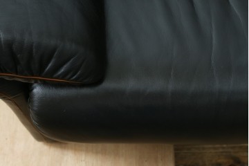 ドイツビンテージ　美品　オールド ヒモラ(Himolla)　名門椅子工房オオタで張り替え済み　本革(レザー)　クラシックデザインで長く愛用できる3人掛けソファ　(R-083587)