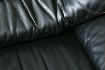 ドイツビンテージ　美品　オールド ヒモラ(Himolla)　名門椅子工房オオタで張り替え済み　本革(レザー)　クラシックデザインで長く愛用できる3人掛けソファ　(R-083587)