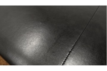 ドイツビンテージ　美品　オールド ヒモラ(Himolla)　名門椅子工房オオタで張り替え済み　本革(レザー)　クラシックデザインで長く愛用できる3人掛けソファ　(R-083587)