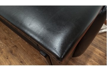 ドイツビンテージ　美品　オールド ヒモラ(Himolla)　名門椅子工房オオタで張り替え済み　本革(レザー)　クラシックデザインで長く愛用できる3人掛けソファ　(R-083587)