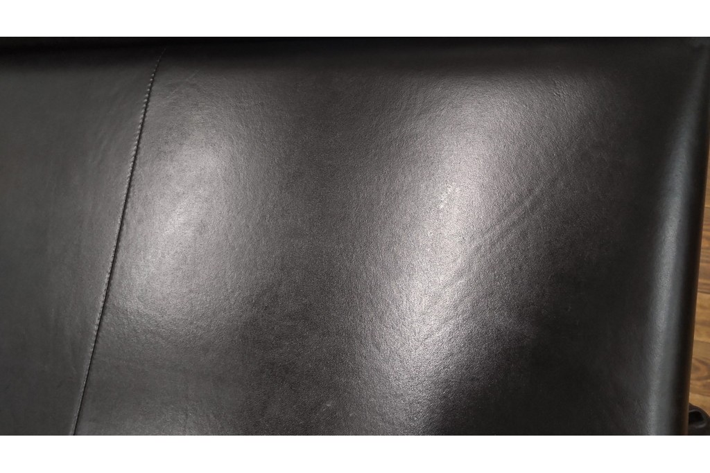 ドイツビンテージ　美品　オールド ヒモラ(Himolla)　名門椅子工房オオタで張り替え済み　本革(レザー)　クラシックデザインで長く愛用できる3人掛けソファ　(R-083587)