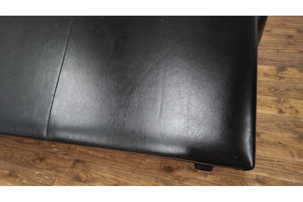 ドイツビンテージ　美品　オールド ヒモラ(Himolla)　名門椅子工房オオタで張り替え済み　本革(レザー)　クラシックデザインで長く愛用できる3人掛けソファ　(R-083587)