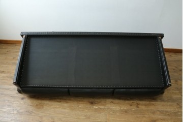 ドイツビンテージ　美品　オールド ヒモラ(Himolla)　名門椅子工房オオタで張り替え済み　本革(レザー)　クラシックデザインで長く愛用できる3人掛けソファ　(R-083587)