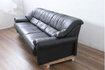 ドイツビンテージ　美品　オールド ヒモラ(Himolla)　名門椅子工房オオタで張り替え済み　本革(レザー)　クラシックデザインで長く愛用できる3人掛けソファ(3P、三人掛け、レザーソファ、トリプルソファ、ヴィンテージ)(R-083587)