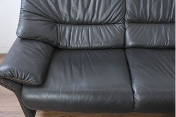 ドイツビンテージ　美品　オールド ヒモラ(Himolla)　名門椅子工房オオタで張り替え済み　本革(レザー)　クラシックデザインで長く愛用できる3人掛けソファ(3P、三人掛け、レザーソファ、トリプルソファ、ヴィンテージ)(R-083587)