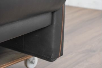 ドイツビンテージ　美品　オールド ヒモラ(Himolla)　名門椅子工房オオタで張り替え済み　本革(レザー)　クラシックデザインで長く愛用できる3人掛けソファ(3P、三人掛け、レザーソファ、トリプルソファ、ヴィンテージ)(R-083587)