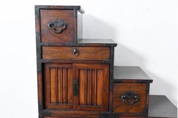 中古　美品　民芸家具　アンティーク調　上質な和の趣漂う両面使いできる階段箪笥(階段タンス、収納たんす、和箪笥、引き出し)(R-083589)