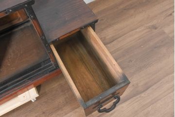 中古　美品　民芸家具　アンティーク調　上質な和の趣漂う両面使いできる階段箪笥(階段タンス、収納たんす、和箪笥、引き出し)(R-083589)