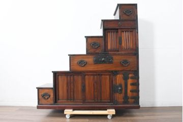 中古　美品　民芸家具　アンティーク調　上質な和の趣漂う両面使いできる階段箪笥(階段タンス、収納たんす、和箪笥、引き出し)(R-083589)