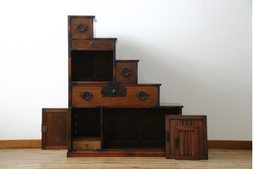 中古　美品　民芸家具　アンティーク調　上質な和の趣漂う両面使いできる階段箪笥　(R-083589)