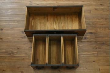 中古　美品　民芸家具　アンティーク調　上質な和の趣漂う両面使いできる階段箪笥　(R-083589)