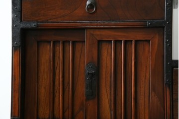 中古　美品　民芸家具　アンティーク調　上質な和の趣漂う両面使いできる階段箪笥　(R-083589)