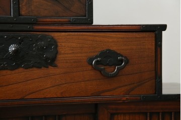 中古　美品　民芸家具　アンティーク調　上質な和の趣漂う両面使いできる階段箪笥　(R-083589)