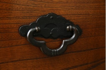 中古　美品　民芸家具　アンティーク調　上質な和の趣漂う両面使いできる階段箪笥　(R-083589)