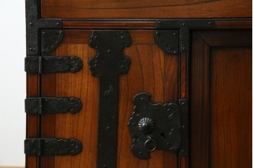 中古　美品　民芸家具　アンティーク調　上質な和の趣漂う両面使いできる階段箪笥　(R-083589)