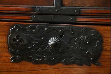 中古　美品　民芸家具　アンティーク調　上質な和の趣漂う両面使いできる階段箪笥　(R-083589)