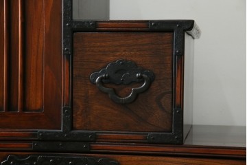 中古　美品　民芸家具　アンティーク調　上質な和の趣漂う両面使いできる階段箪笥　(R-083589)