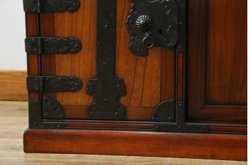 中古　美品　民芸家具　アンティーク調　上質な和の趣漂う両面使いできる階段箪笥　(R-083589)