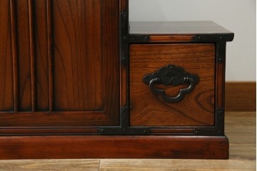 中古　美品　民芸家具　アンティーク調　上質な和の趣漂う両面使いできる階段箪笥　(R-083589)