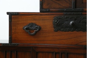 中古　美品　民芸家具　アンティーク調　上質な和の趣漂う両面使いできる階段箪笥　(R-083589)