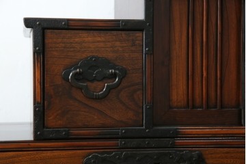 中古　美品　民芸家具　アンティーク調　上質な和の趣漂う両面使いできる階段箪笥　(R-083589)