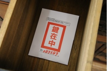中古　美品　民芸家具　アンティーク調　上質な和の趣漂う両面使いできる階段箪笥　(R-083589)