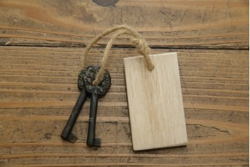 中古　美品　民芸家具　アンティーク調　上質な和の趣漂う両面使いできる階段箪笥　(R-083589)