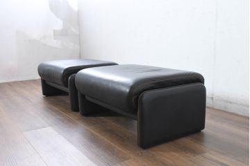 ドイツビンテージ　美品　オールド ヒモラ(himolla)　名門椅子工房オオタで張り替え済み　本革(レザー)　クラシックデザインで長く愛用できるオットマン2点セット(フットスツール、1Pソファ、1人掛けソファ、一人掛けソファ、椅子、イス、チェア、ヴィンテージ)(R-083591)