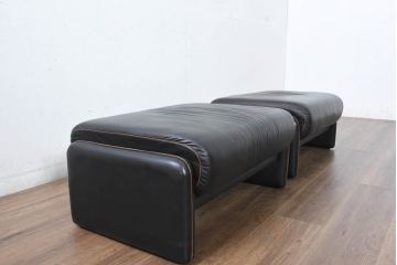 ドイツビンテージ　美品　オールド ヒモラ(himolla)　名門椅子工房オオタで張り替え済み　本革(レザー)　クラシックデザインで長く愛用できるオットマン2点セット(フットスツール、1Pソファ、1人掛けソファ、一人掛けソファ、椅子、イス、チェア、ヴィンテージ)(R-083591)