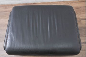 ドイツビンテージ　美品　オールド ヒモラ(himolla)　名門椅子工房オオタで張り替え済み　本革(レザー)　クラシックデザインで長く愛用できるオットマン2点セット(フットスツール、1Pソファ、1人掛けソファ、一人掛けソファ、椅子、イス、チェア、ヴィンテージ)(R-083591)