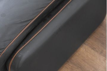 ドイツビンテージ　美品　オールド ヒモラ(himolla)　名門椅子工房オオタで張り替え済み　本革(レザー)　クラシックデザインで長く愛用できるオットマン2点セット(フットスツール、1Pソファ、1人掛けソファ、一人掛けソファ、椅子、イス、チェア、ヴィンテージ)(R-083591)