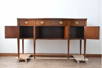 中古　高級品　マホガニー材　ヒッコリーチェア(HICKORY CHAIR)　優雅な象嵌が印象的なサイドボード　定価約94万円　(R-083592)