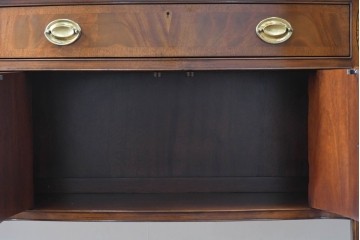 中古　高級品　マホガニー材　ヒッコリーチェア(HICKORY CHAIR)　優雅な象嵌が印象的なサイドボード　定価約94万円　(R-083592)
