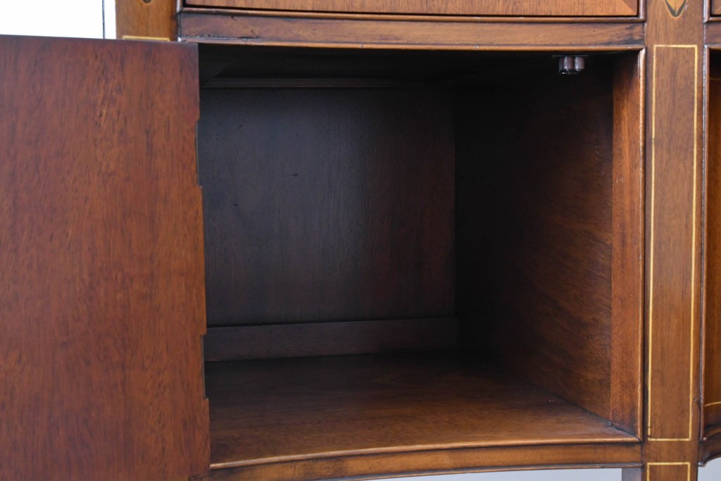 中古　高級品　マホガニー材　ヒッコリーチェア(HICKORY CHAIR)　優雅な象嵌が印象的なサイドボード　定価約94万円　(R-083592)