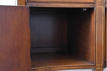 中古　高級品　マホガニー材　ヒッコリーチェア(HICKORY CHAIR)　優雅な象嵌が印象的なサイドボード　定価約94万円　(R-083592)