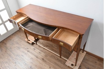 中古　高級品　マホガニー材　ヒッコリーチェア(HICKORY CHAIR)　優雅な象嵌が印象的なサイドボード　定価約94万円　(R-083592)