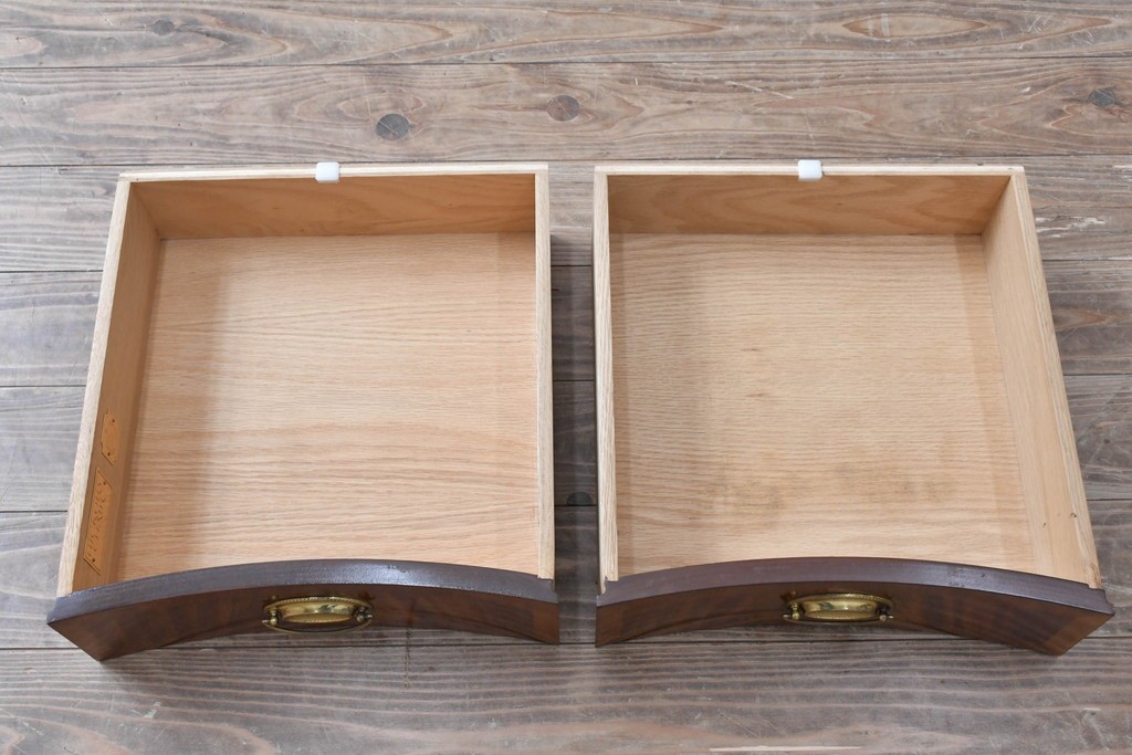 中古　高級品　マホガニー材　ヒッコリーチェア(HICKORY CHAIR)　優雅な象嵌が印象的なサイドボード　定価約94万円　(R-083592)