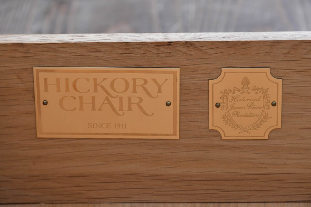 中古　高級品　マホガニー材　ヒッコリーチェア(HICKORY CHAIR)　優雅な象嵌が印象的なサイドボード　定価約94万円　(R-083592)