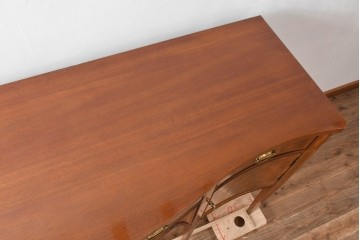 中古　高級品　マホガニー材　ヒッコリーチェア(HICKORY CHAIR)　優雅な象嵌が印象的なサイドボード　定価約94万円　(R-083592)