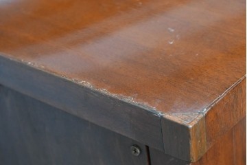 中古　高級品　マホガニー材　ヒッコリーチェア(HICKORY CHAIR)　優雅な象嵌が印象的なサイドボード　定価約94万円　(R-083592)