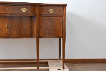 中古　高級品　マホガニー材　ヒッコリーチェア(HICKORY CHAIR)　優雅な象嵌が印象的なサイドボード　定価約94万円　(R-083592)